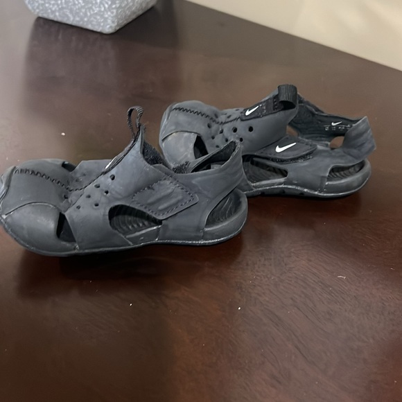 Nike Sandals - Picture 2 of 4